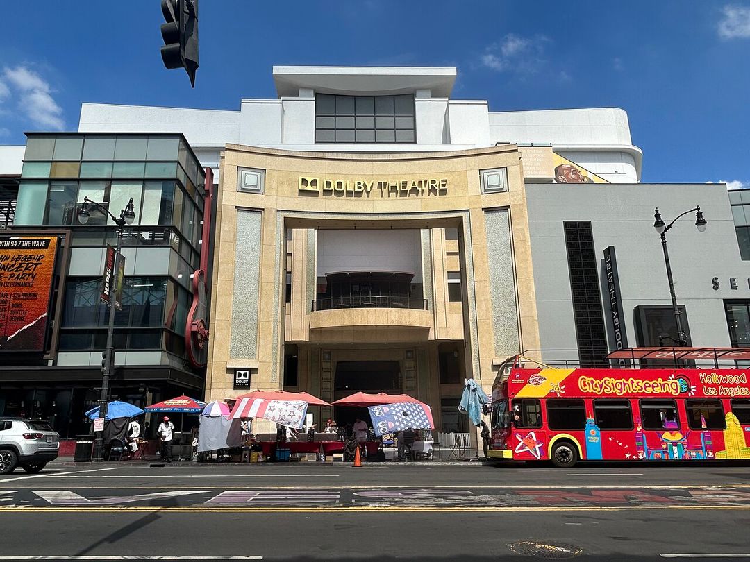 Façade du Dolby Theatre sur Hollywood Boulevard, à Los Angeles.