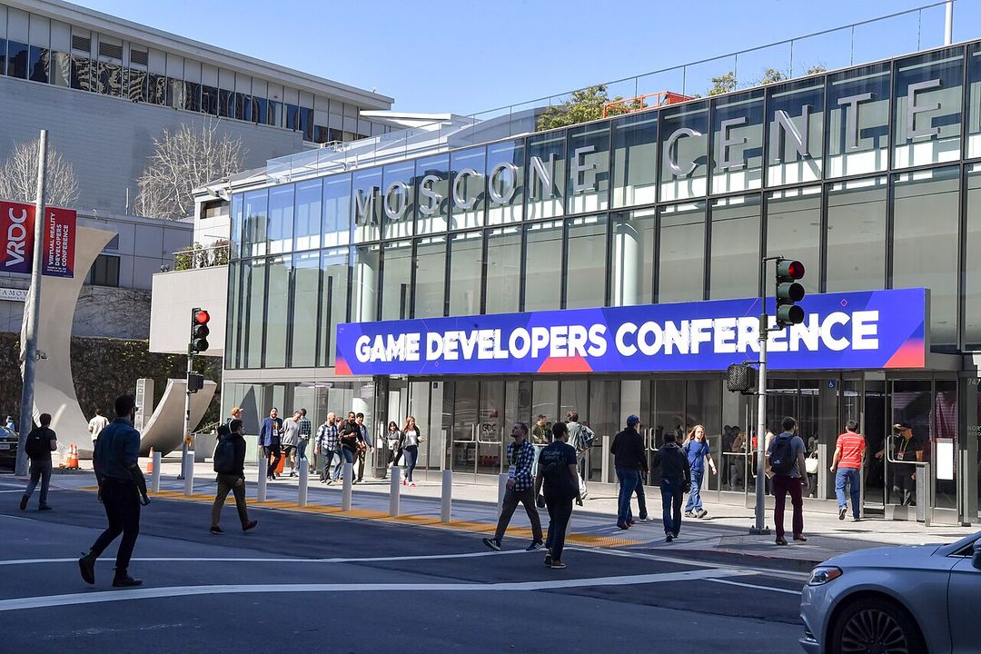 Entrée de la Game Developers Conference 2019 au Moscone Center de San Francisco, avec ses bannières.