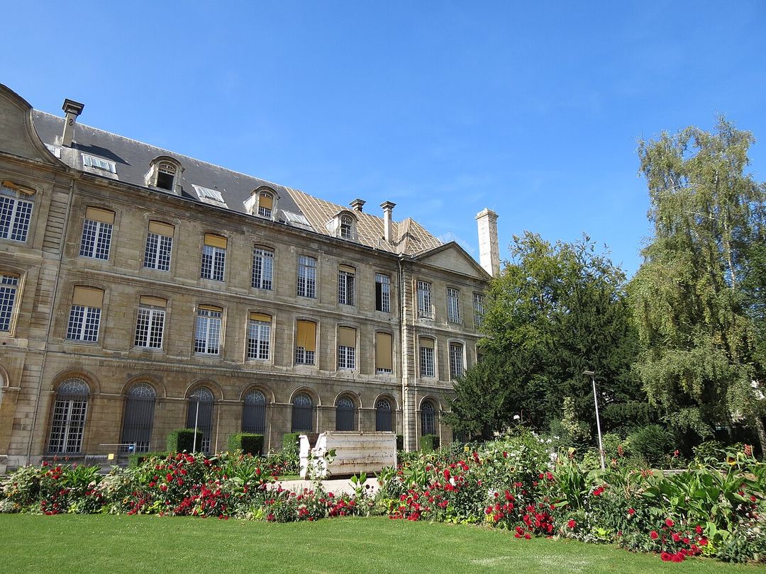 Façade de l'hôtel de ville de Rouen.