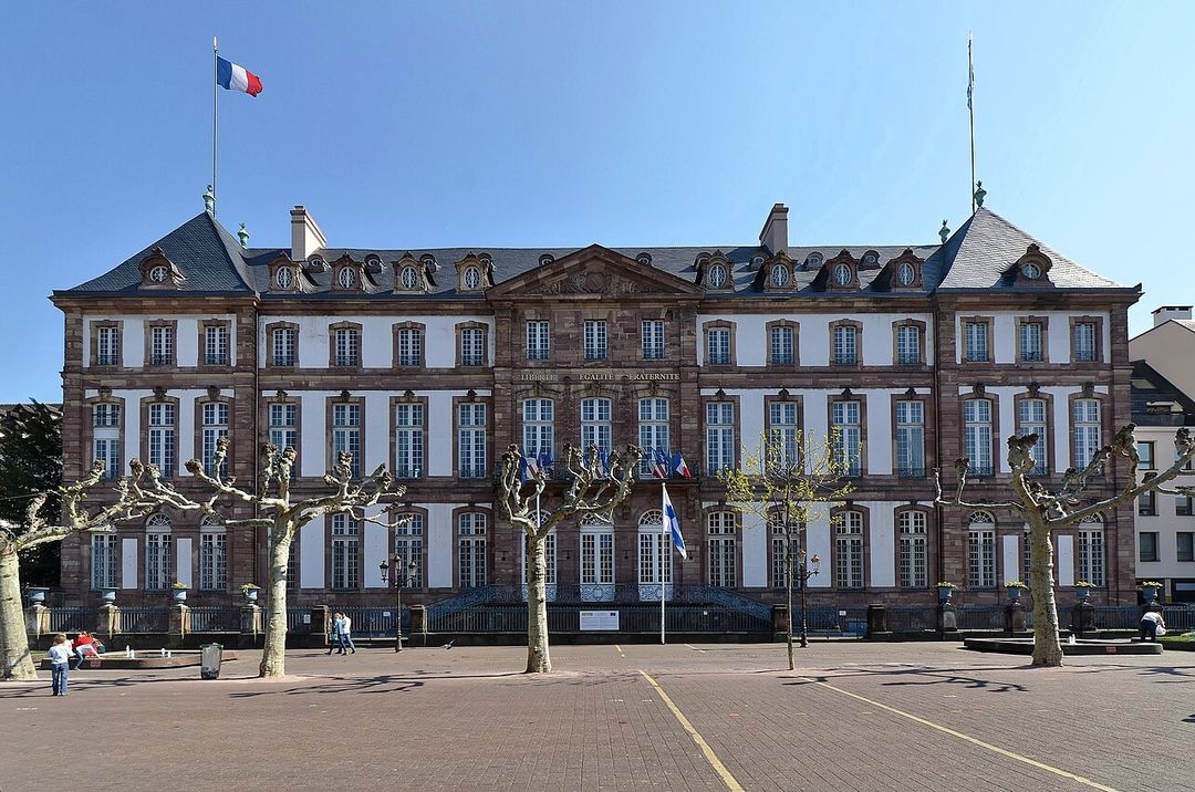 Façade de l'hôtel de ville de Strasbourg, place Broglie.