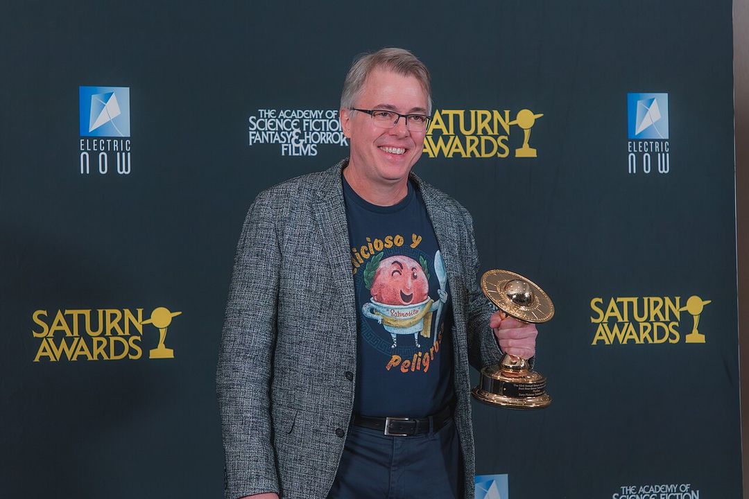 Vince Gilligan souriant lors d'une cérémonie de remise de prix.